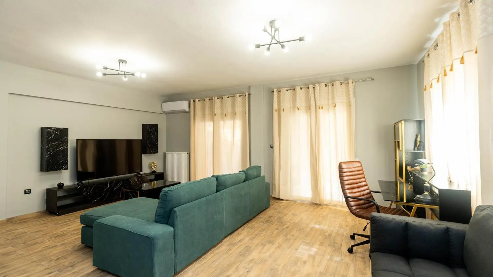 Urban Oasis Pool Villa Thessaloniki