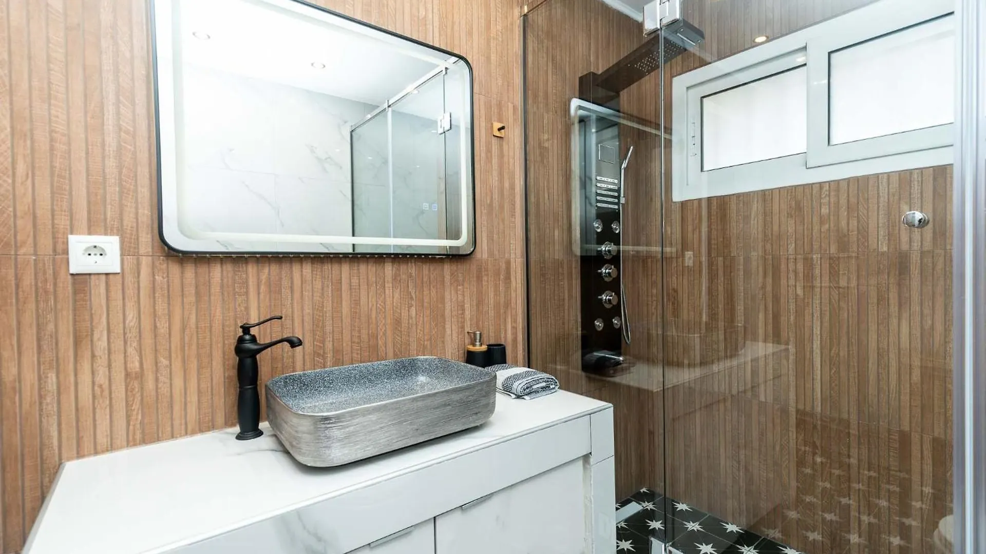 Urban Oasis Pool Villa Thessaloniki